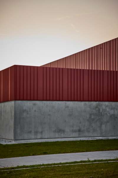 Schwimmträume entstehen hinter Stahlprofilen in Vesthimmerland, Svømmecenter Vesthimmerland, Løgstørvej 59, 9600 Aars, Dänemark